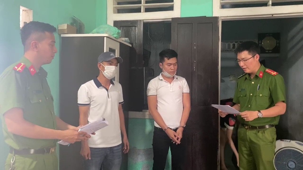 Bắt giữ đối tượng cho nhiều người ở Huế vay trả góp với lãi suất hơn 456%/năm  - Ảnh 1.