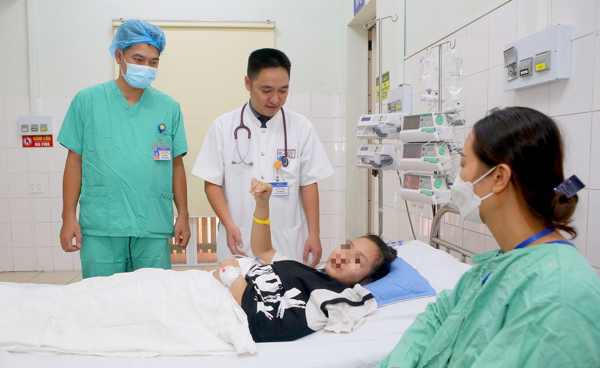 Bệnh viện Trung ương Huế cứu sống cháu bé 11 tuổi nguy kịch - Ảnh 1.
