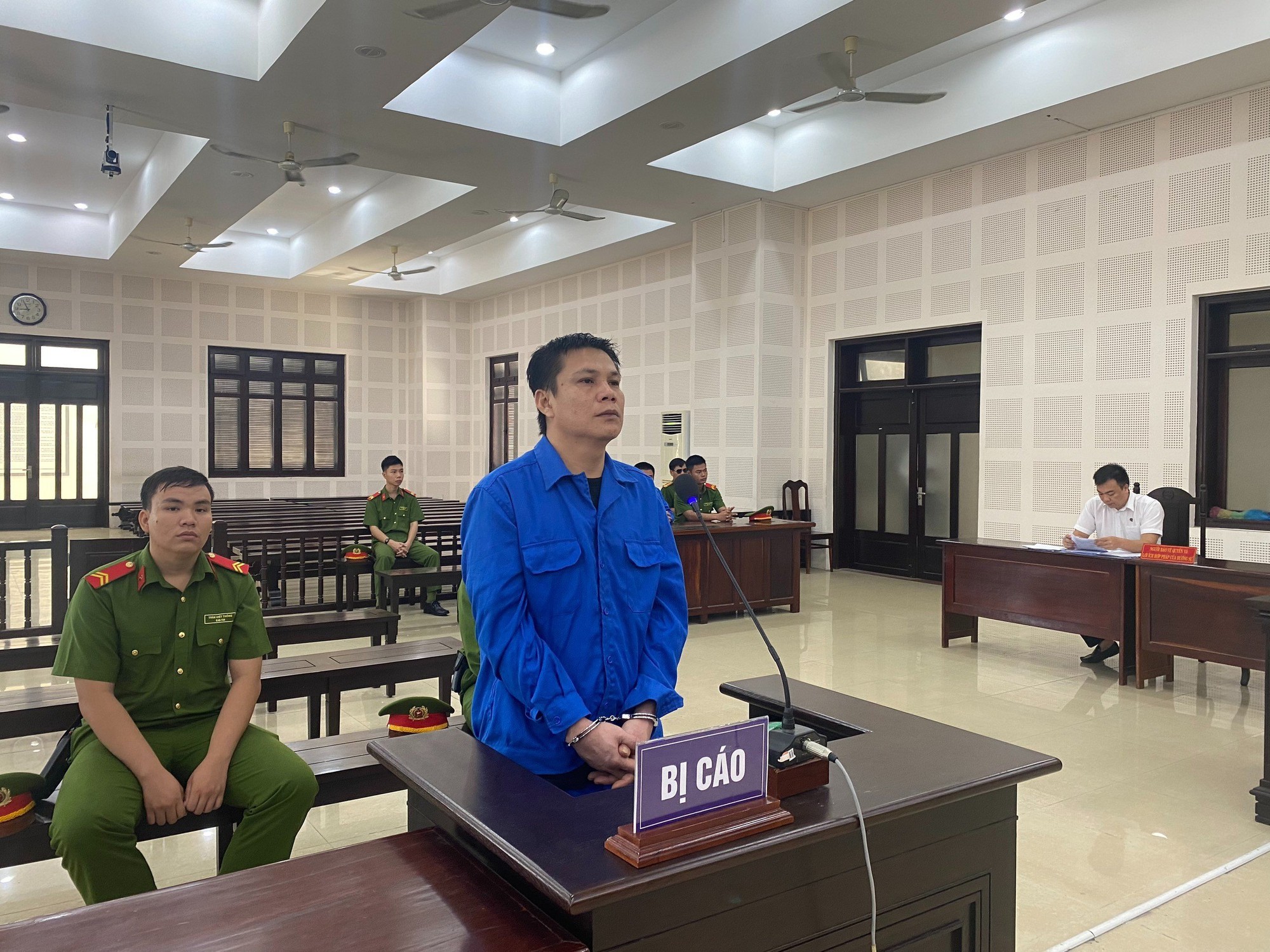 Vận chuyển &quot;hàng nóng&quot;, tài xế taxi nhận án tử hình - Ảnh 1.