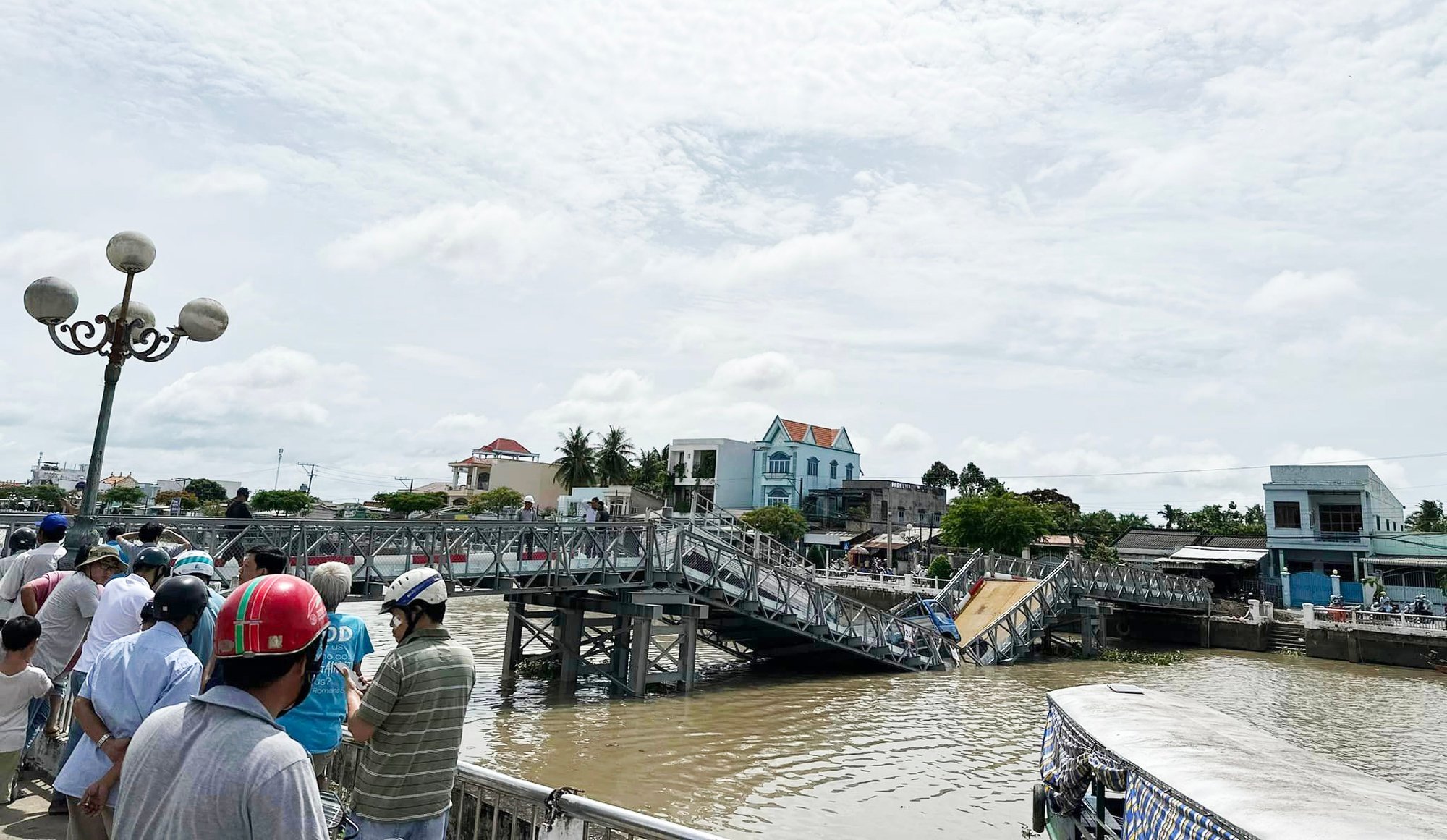 Trà Vinh: Cầu tạm Long Bình 1 sập khi thử tải - Ảnh 1.