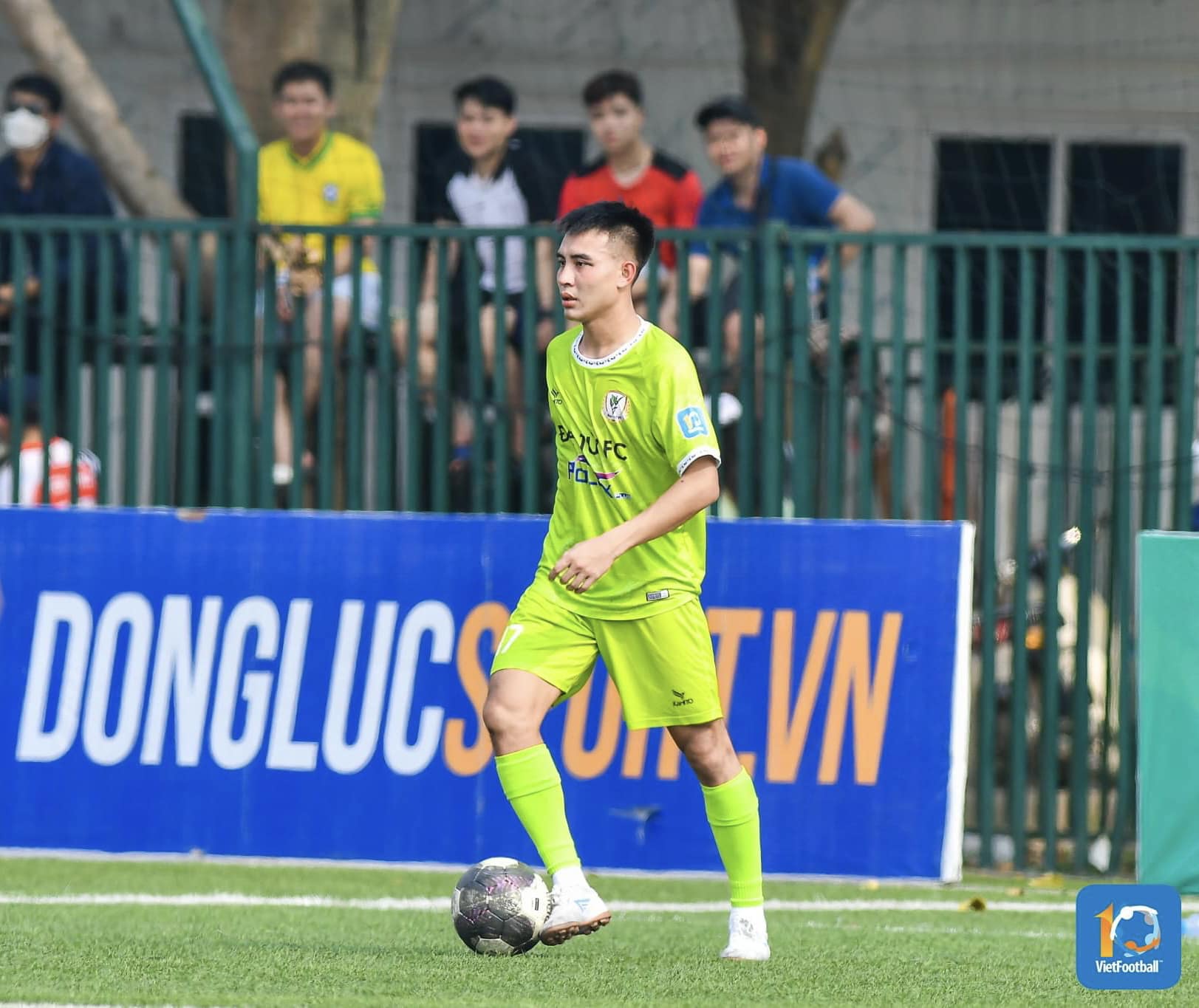 Phan Thái: Chàng trai Xứ Nghệ với đôi chân làm mê hoặc lòng người  - Ảnh 1.