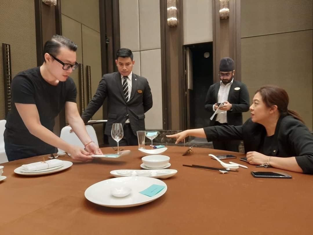 Bánh tráng, bún, nước mắm… được mang sang Thái Lan mời khách VIP - Ảnh 1.