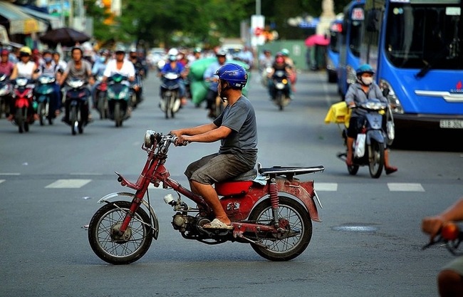 Từ quý I/2024, TP.HCM sẽ hỗ trợ người dân chuyển sang xe máy điện - Ảnh 1.