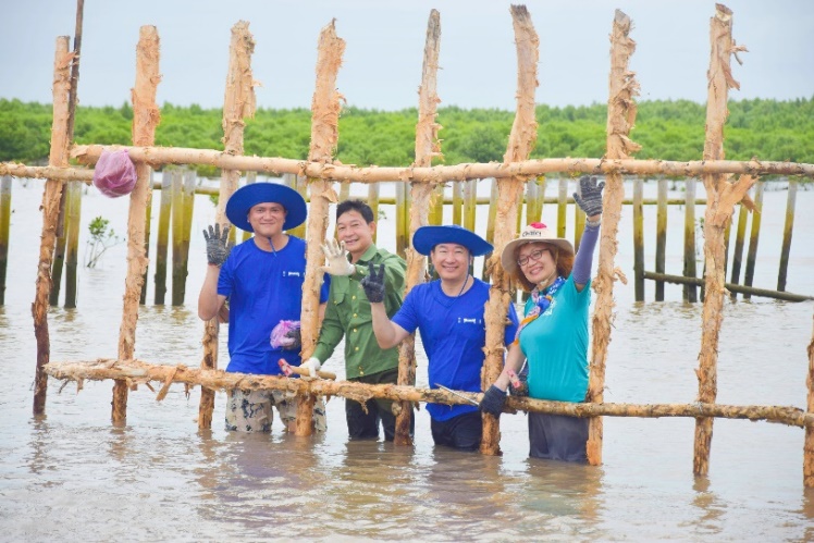 Đẩy mạnh dự án &quot;Cánh rừng Net Zero&quot;, Vinamilk khoanh nuôi tái sinh 25ha rừng ngập mặn Cà Mau - Ảnh 12.