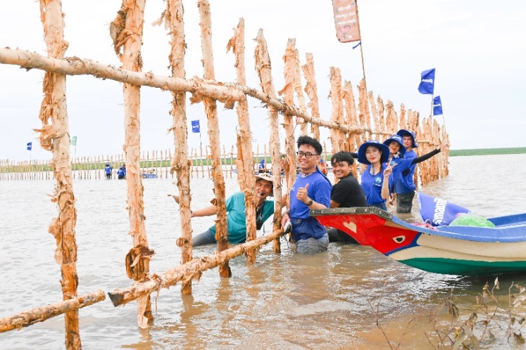 Đẩy mạnh dự án &quot;Cánh rừng Net Zero&quot;, Vinamilk khoanh nuôi tái sinh 25ha rừng ngập mặn Cà Mau - Ảnh 13.