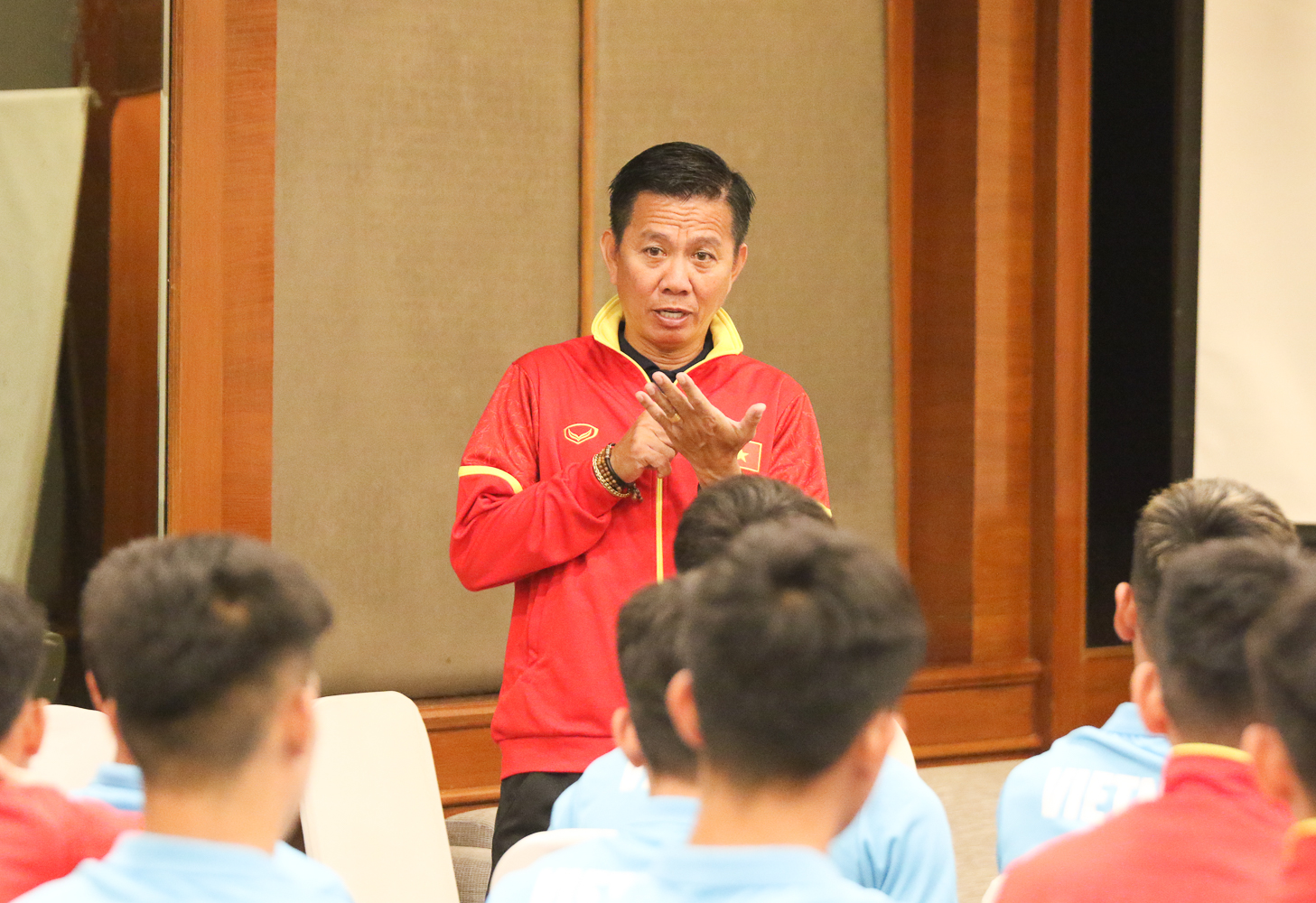HLV Hoàng Anh Tuấn: “Trận bán kết ngày mai sẽ là trận đấu hấp dẫn” - Ảnh 5.