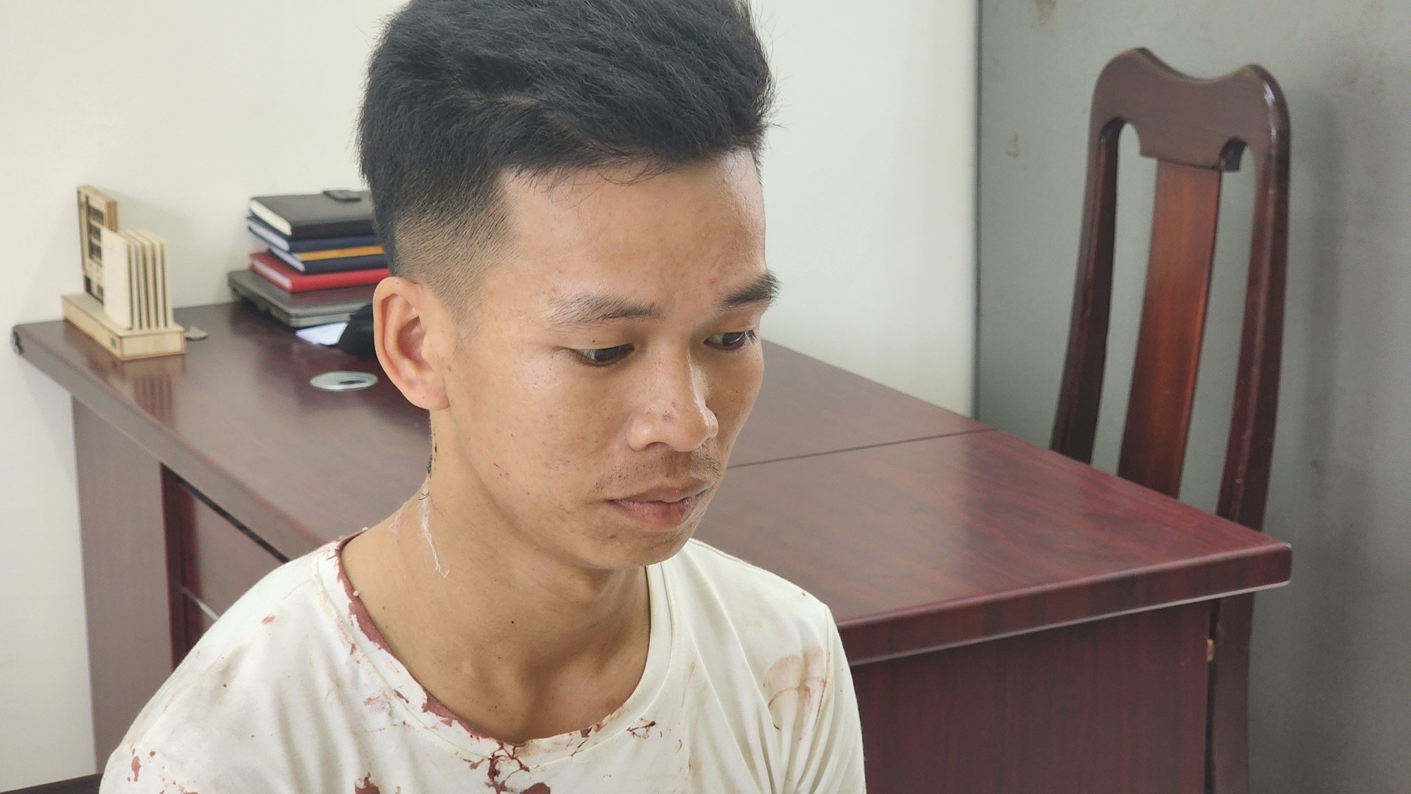 Chia tay không lý do, cô gái bị bạn trai chém nhiều nhát - Ảnh 1.