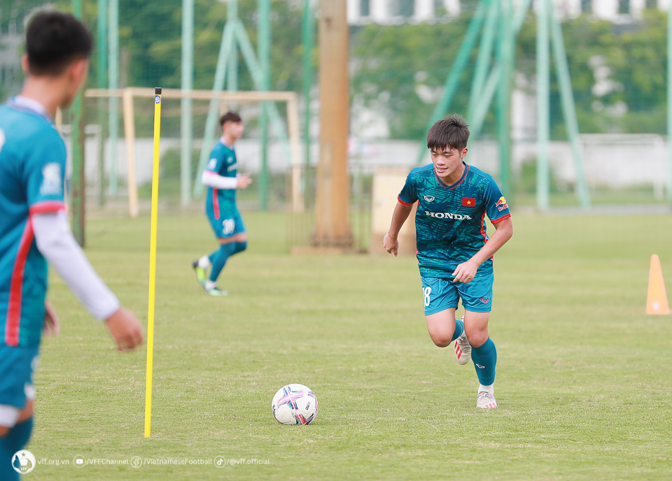 Bầu Đức ra quyết định bất ngờ với U23 Việt Nam - Ảnh 2.