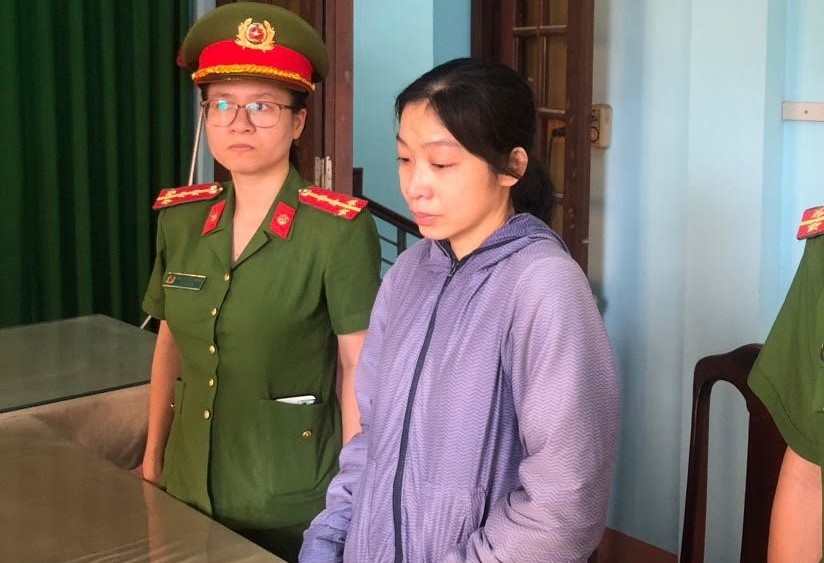 TT-Huế: Bắt tạm giam cựu nhân viên ngân hàng lừa đảo chiếm đoạt nhiều tỷ đồng  - Ảnh 1.