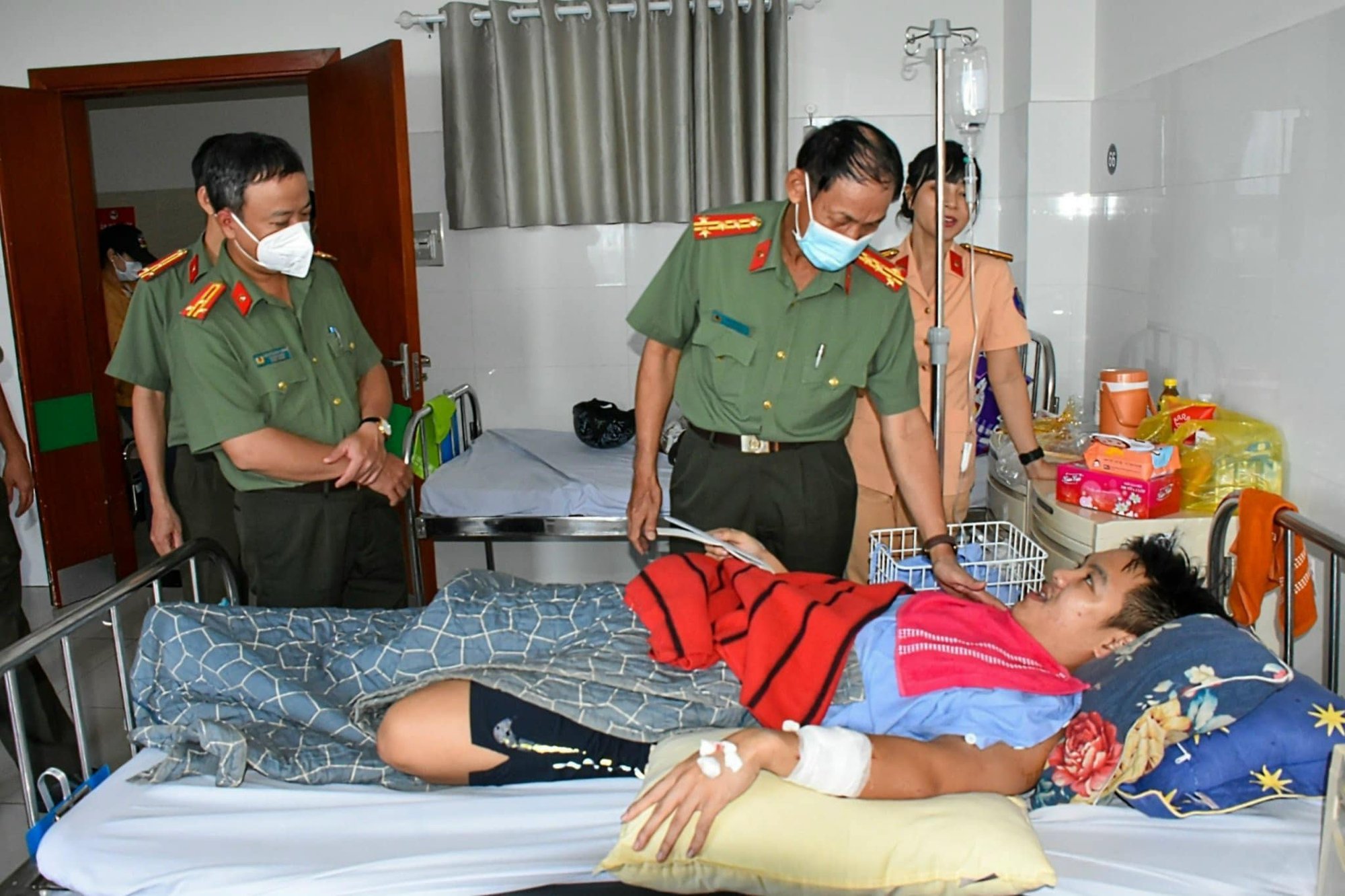Vây bắt kẻ nghi mua bán ma túy, 1 trung úy công an ở Bà Rịa – Vũng Tàu bị đâm trọng thương - Ảnh 2.