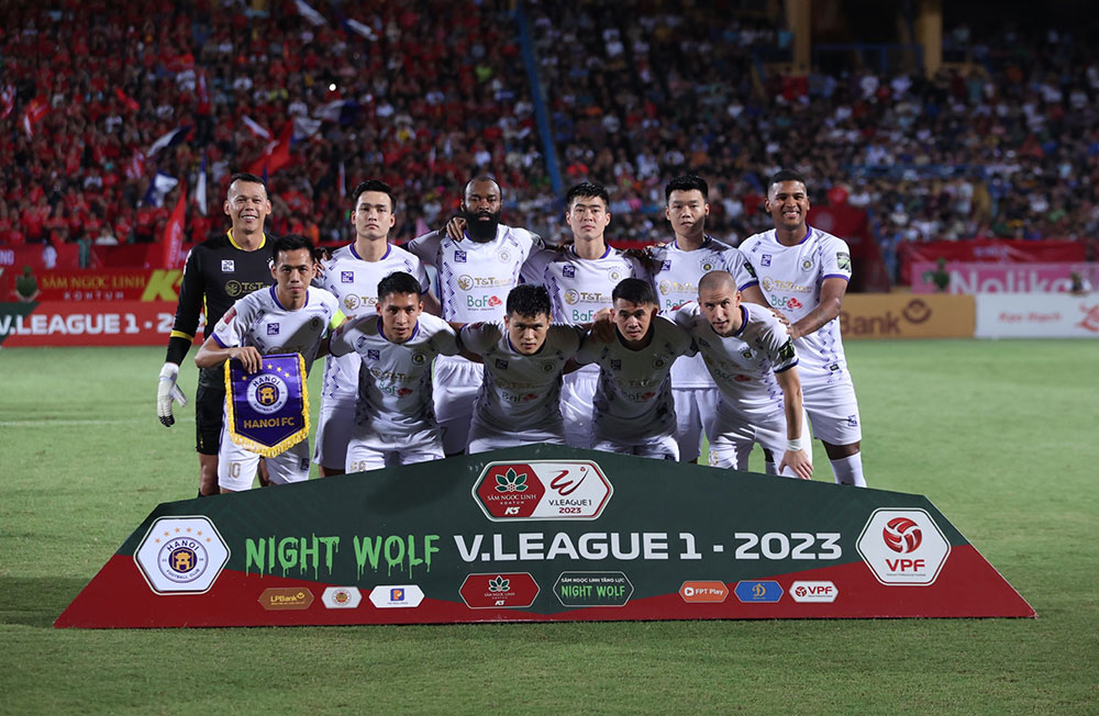 Liên tiếp “nổ bom tấn”, Hà Nội FC cho CLB CAHN “hít khói&quot; - Ảnh 1.