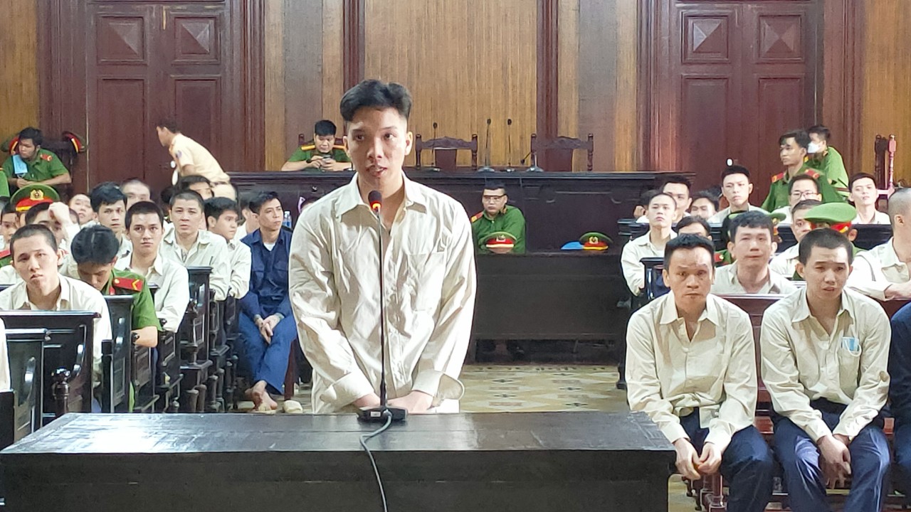 &quot;Băng áo cam&quot; đập phá quán ốc, gây náo loạn đường phố ở TP.HCM lãnh án - Ảnh 1.
