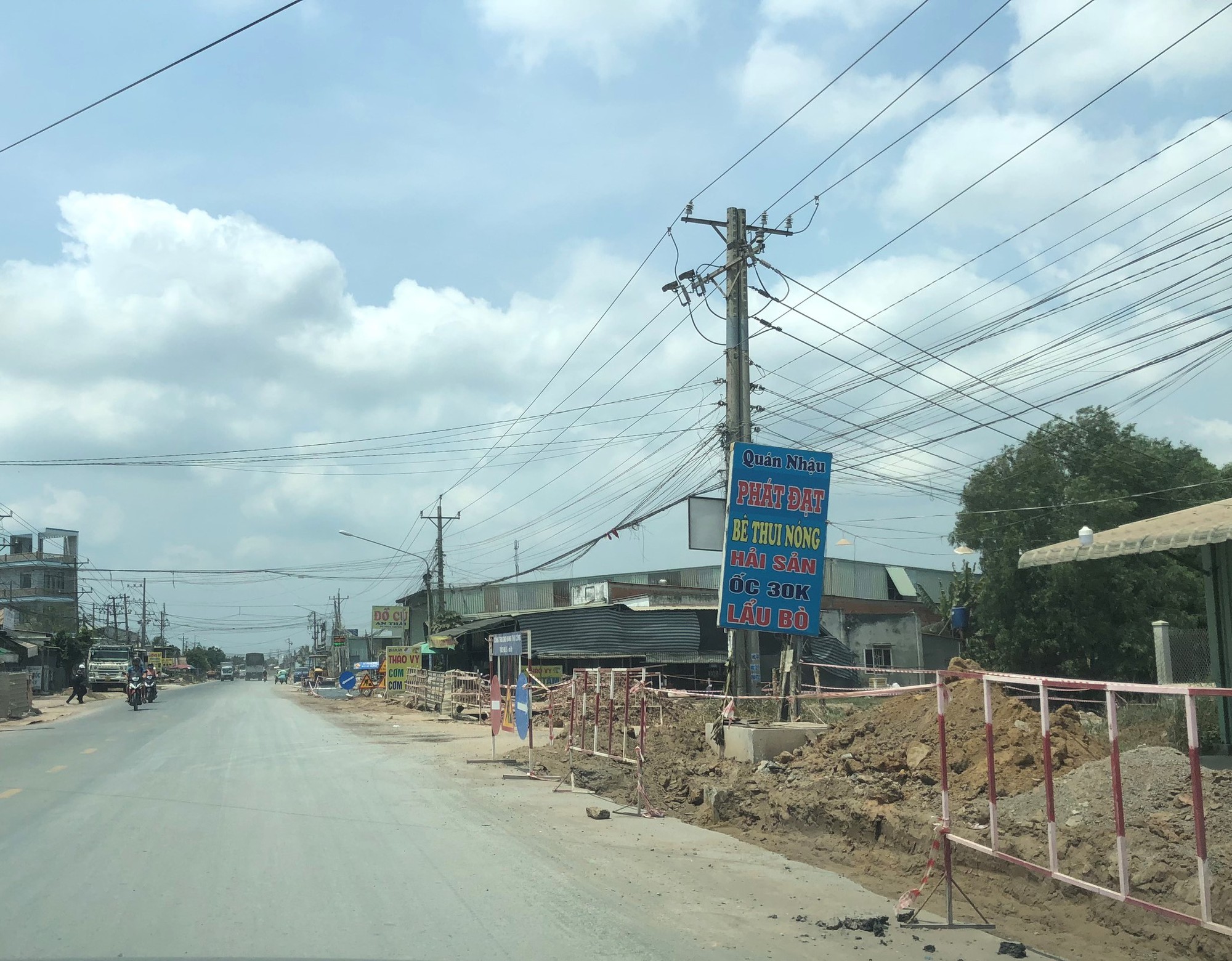 Vì sao dự án đường tỉnh 823D vẫn còn 25 hộ dân không nhận tiền ở Long An? - Ảnh 1.