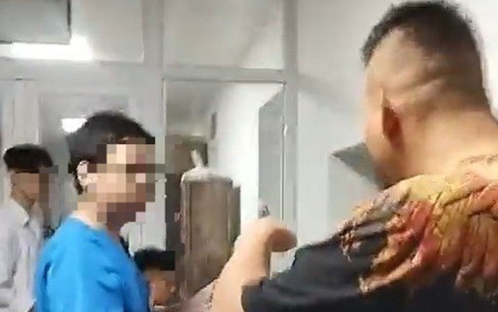 Xác minh tin nhắn &quot;tống tiền&quot; vụ cô gái tố bị sàm sỡ ở Bệnh viện Việt Đức  - Ảnh 1.