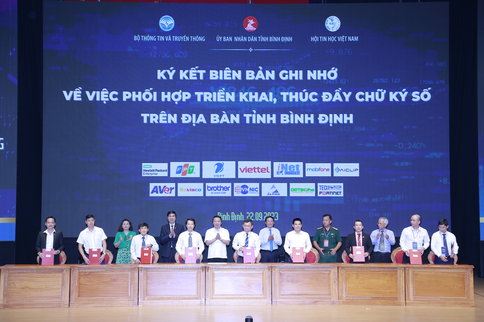 Bình Định muốn xây dựng Quy Nhơn trở thành Trung tâm trí tuệ nhân tạo của Việt Nam - Ảnh 2.