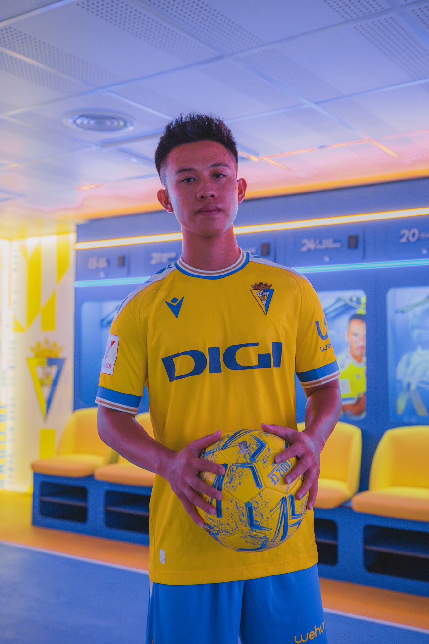 Hoàng Vĩnh Nguyên ghi 4 bàn trong ngày ra mắt Cadiz CF - Ảnh 2.