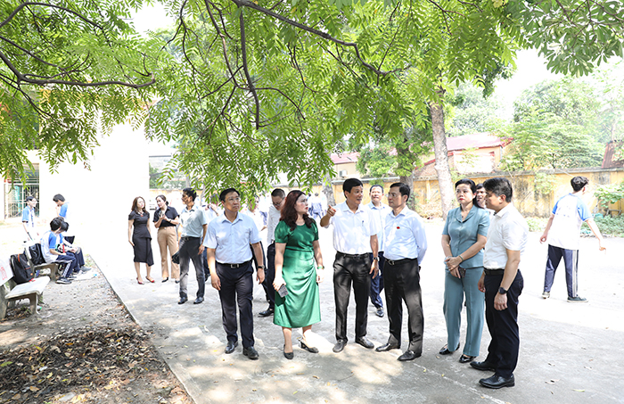 Quận Đống Đa kiến nghị ưu tiên quỹ đất để mở rộng và xây mới các trường công lập  - Ảnh 1.