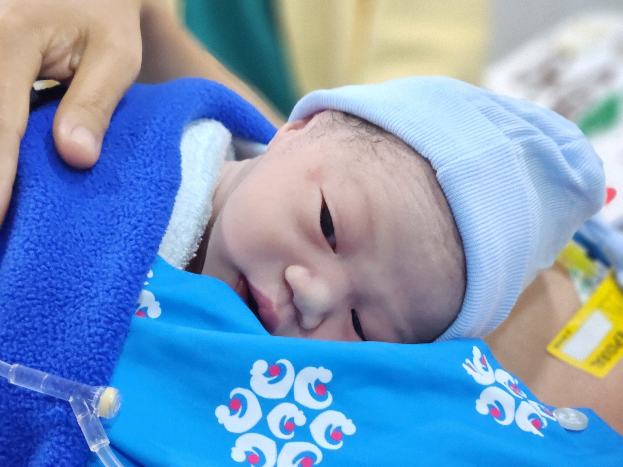 Đón những công dân nhí đầu tiên trong phút chuyển giao năm mới 2024 - Ảnh 7.
