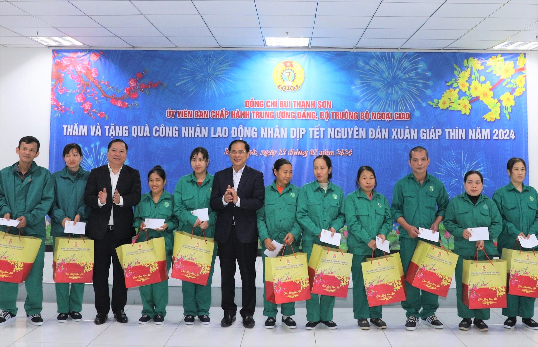 Bộ trưởng Bộ Ngoại giao Bùi Thanh Sơn thăm và làm việc tại Hòa Bình- Ảnh 4. Bộ trưởng Bộ Ngoại giao Bùi Thanh Sơn thăm và làm việc tại Hòa Bình- Ảnh 4.