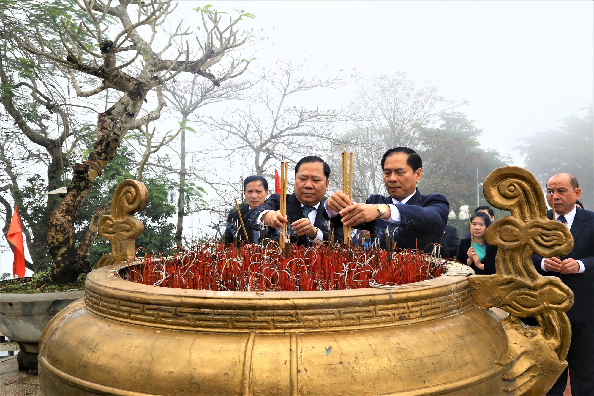Bộ trưởng Bộ Ngoại giao Bùi Thanh Sơn thăm và làm việc tại Hòa Bình- Ảnh 5. Bộ trưởng Bộ Ngoại giao Bùi Thanh Sơn thăm và làm việc tại Hòa Bình- Ảnh 5.