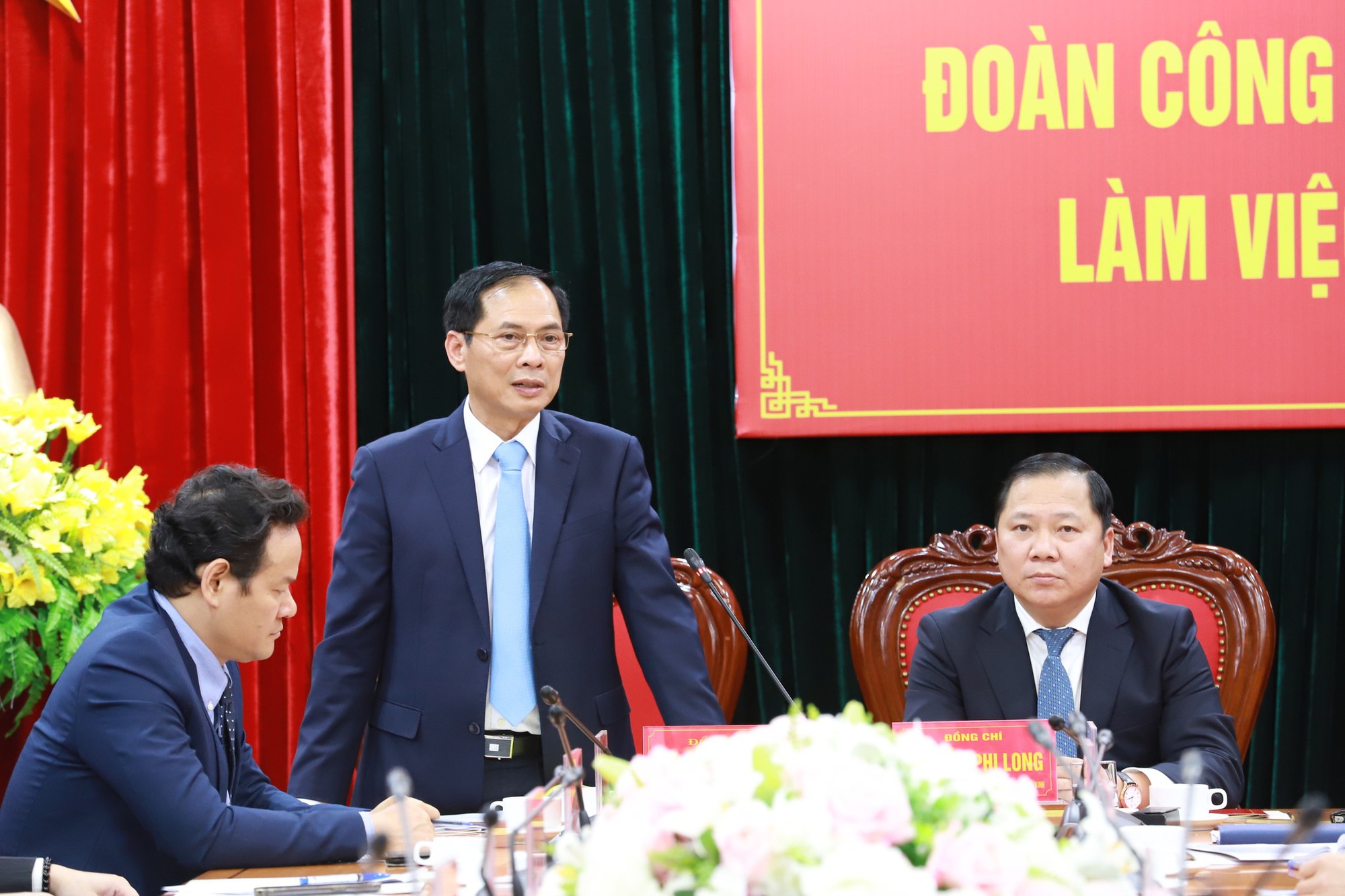 Bộ trưởng Bộ Ngoại giao Bùi Thanh Sơn thăm và làm việc tại Hòa Bình- Ảnh 3. Bộ trưởng Bộ Ngoại giao Bùi Thanh Sơn thăm và làm việc tại Hòa Bình- Ảnh 3.