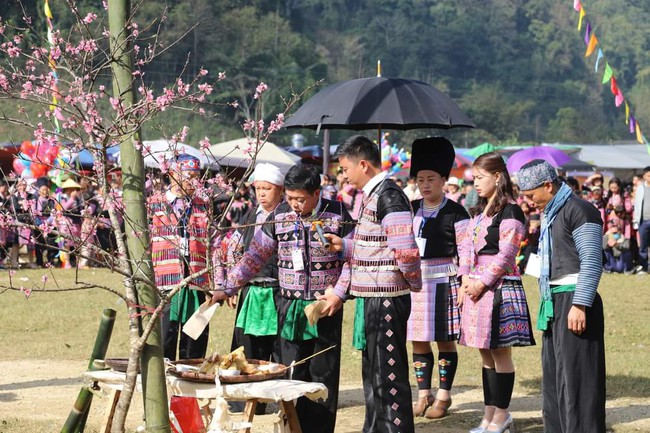 Lên Mai Châu trẩy hội Gầu Tào - Ảnh 2.