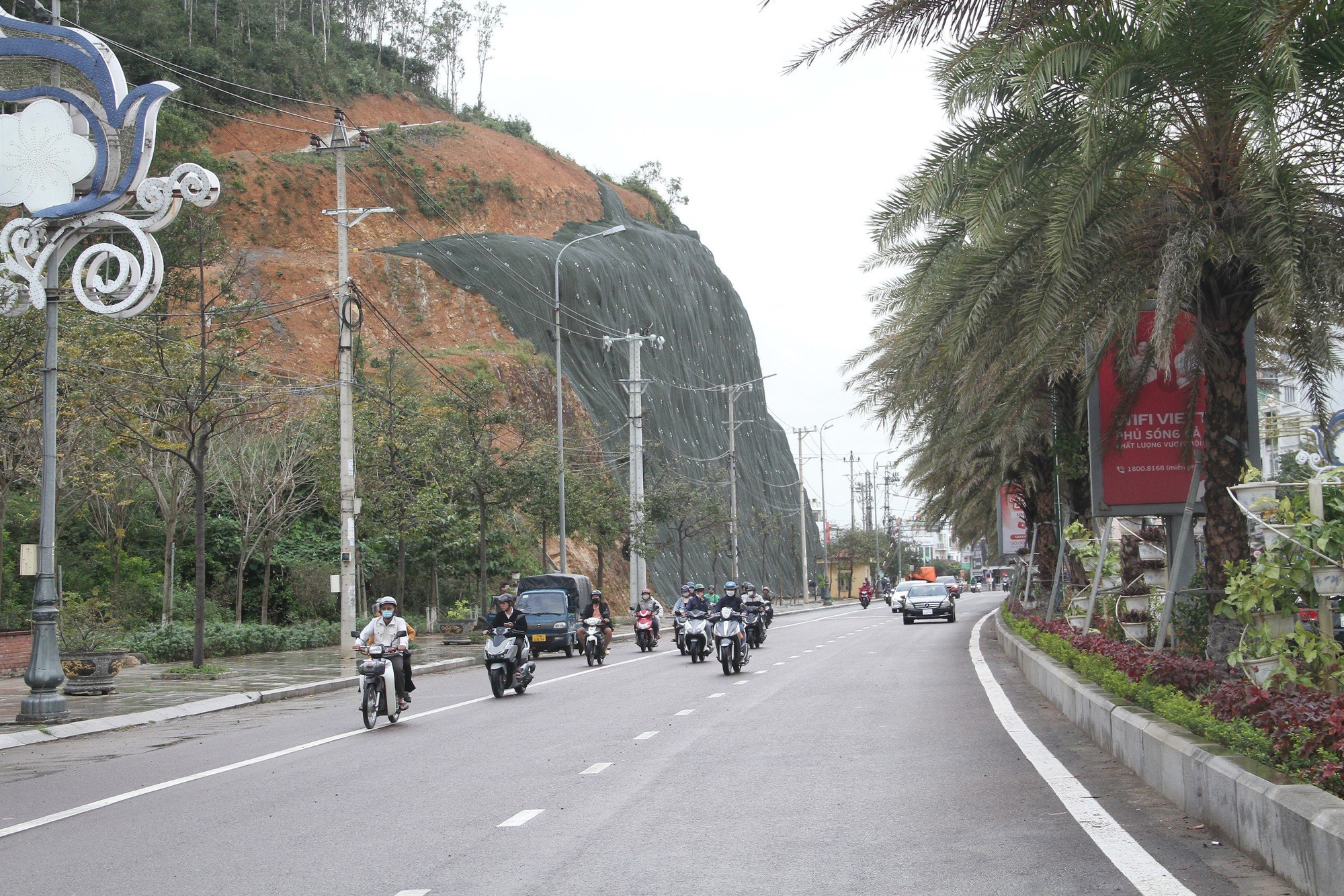Cận cảnh lưới thép công nghệ Malaysia chống sạt lở núi Bà Hỏa ở Bình Định- Ảnh 3.