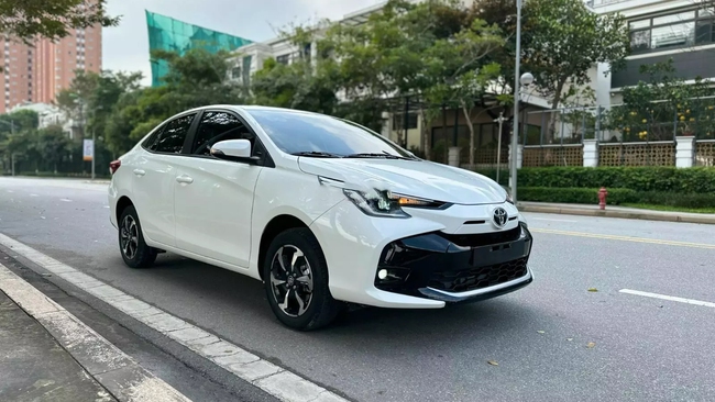 Chạy 5.000km Toyota Vios bán rẻ như Hyundai Grand i10- Ảnh 1.