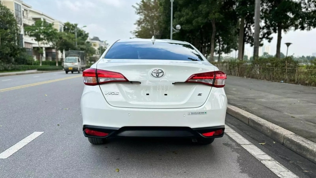 Chạy 5.000km Toyota Vios bán rẻ như Hyundai Grand i10- Ảnh 3.