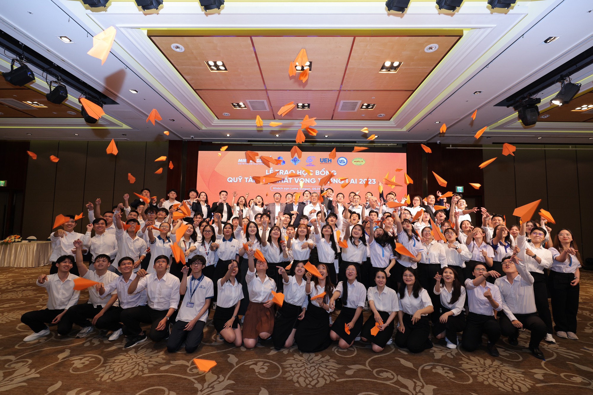 Tập đoàn Mirae Asset dành tặng học bổng trị giá hơn 4 tỷ đồng cho sinh viên- Ảnh 1. Tập đoàn Mirae Asset dành tặng học bổng trị giá hơn 4 tỷ đồng cho sinh viên- Ảnh 1.