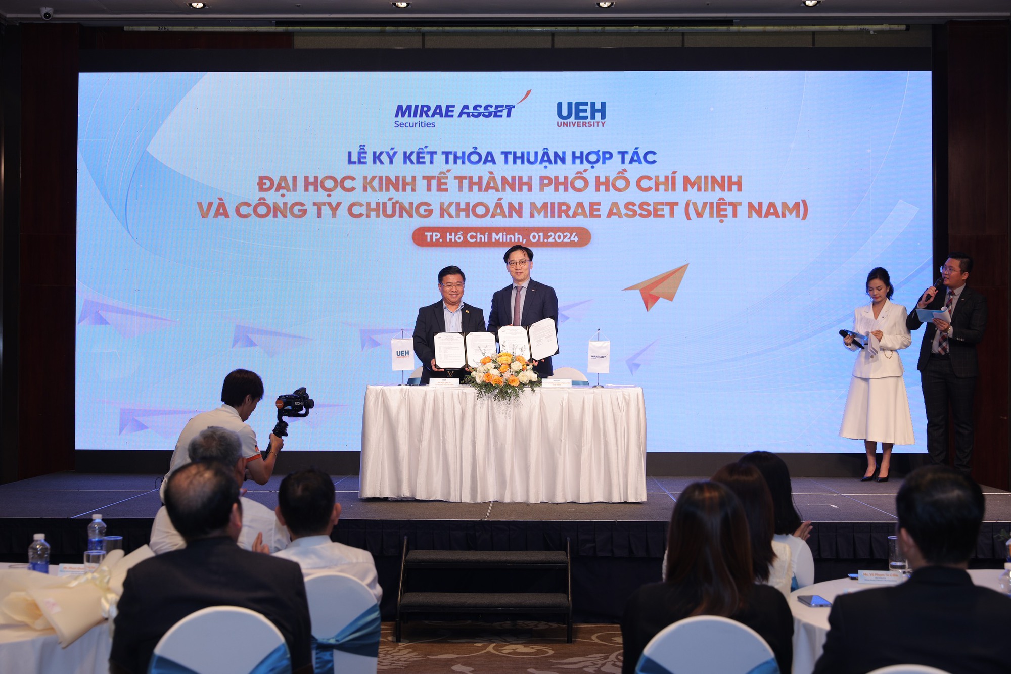 Tập đoàn Mirae Asset dành tặng học bổng trị giá hơn 4 tỷ đồng cho sinh viên- Ảnh 2. Tập đoàn Mirae Asset dành tặng học bổng trị giá hơn 4 tỷ đồng cho sinh viên- Ảnh 2.