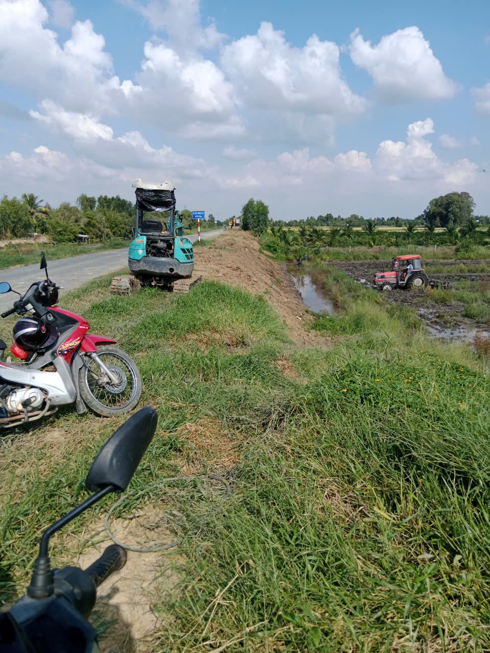 Có hay không việc khai thác đất đường kênh 61 huyện Thạnh Hóa (Long An) đem bán ở ngoài huyện? - Ảnh 3.