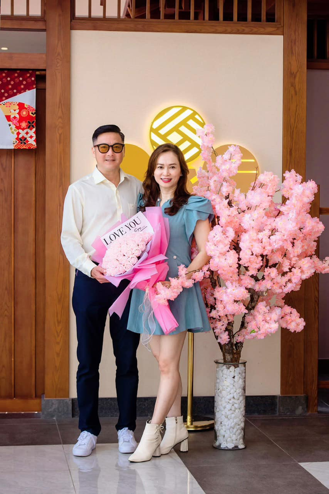 Gia đình toàn "cực phẩm" của HLV Lê Huỳnh Đức: Vợ đẹp, con cái giỏi giang - Ảnh 4.