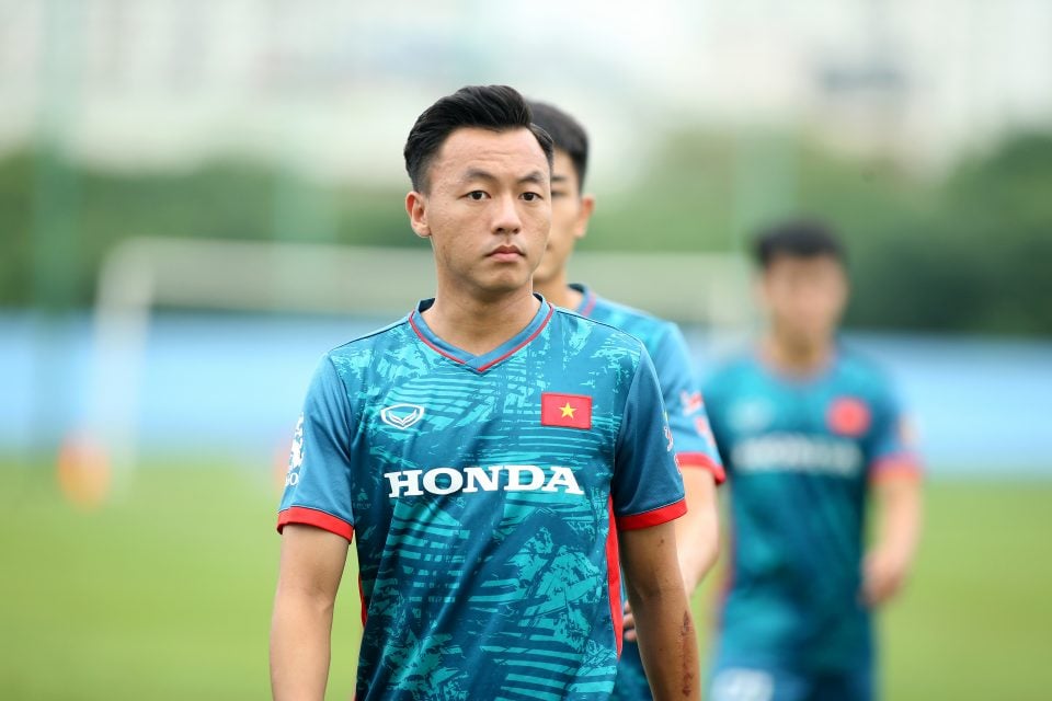 Tin chiều 10/10: Trò cưng của ông Troussier khiến HLV Kim Sang-sik “gạch” 2 ngôi sao? - Ảnh 1.