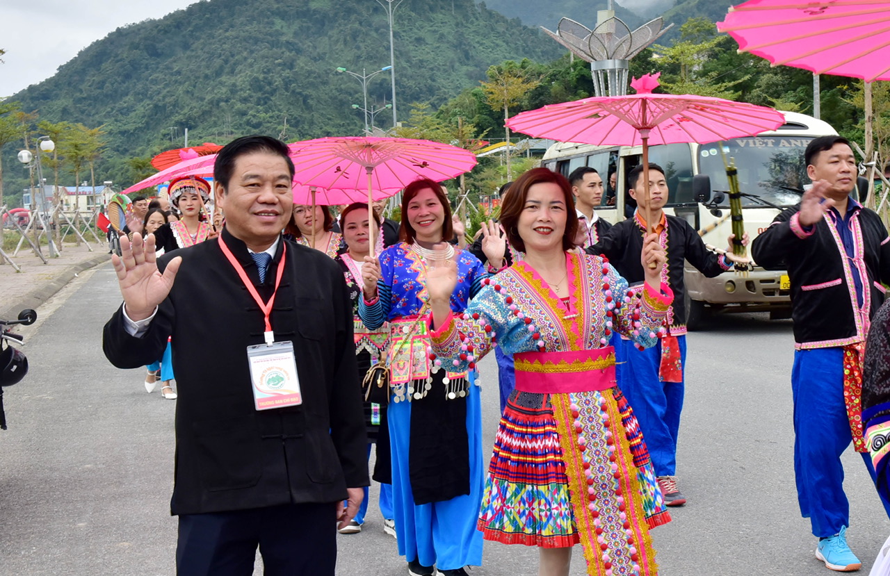 Lễ hội đường phố ở Mường Tè - nơi gặp gỡ, thăng hoa sắc màu biên giới - Ảnh 4.