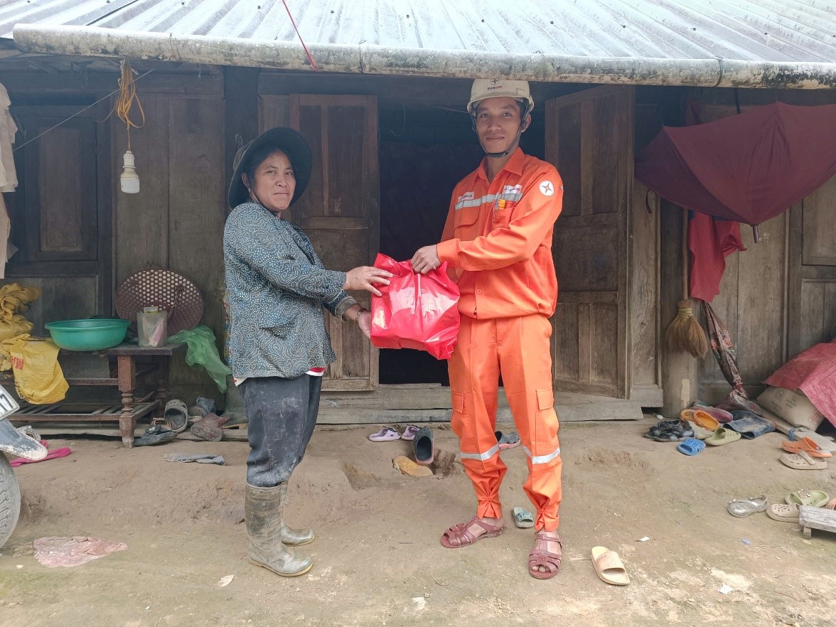 Điện lực Thừa Thiên Huế: Nhiều hoạt động ý nghĩa hướng đến cộng đồng nhân tháng “Tri ân khách hàng” - Ảnh 1.