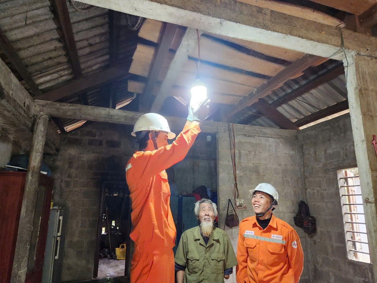 Điện lực Thừa Thiên Huế: Nhiều hoạt động ý nghĩa hướng đến cộng đồng nhân tháng “Tri ân khách hàng” - Ảnh 3.