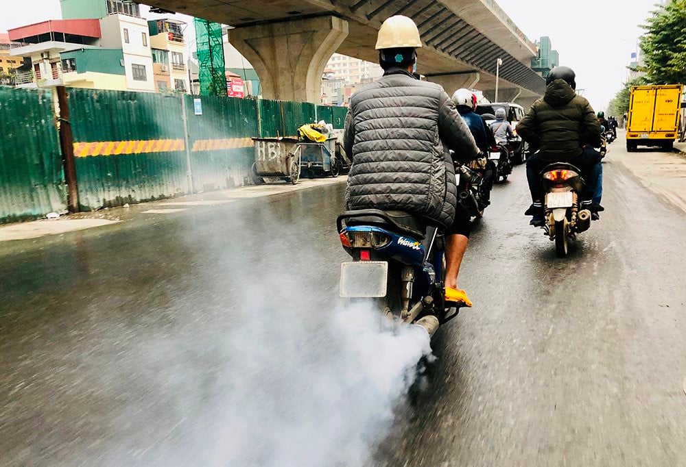 Xe máy trên 5 năm sẽ phải kiểm định khí thải: Có khả thi? - Ảnh 1.