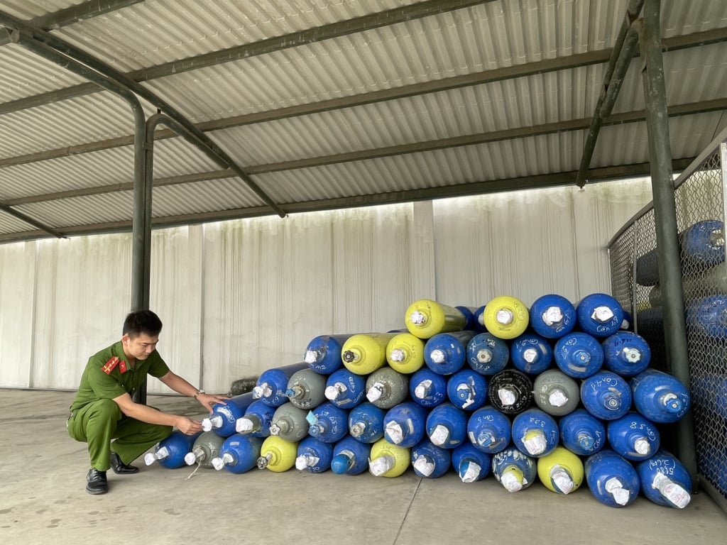 Móng Cái: Phát hiện quán bar kinh doanh, phục vụ “bóng cười” cho khách - Ảnh 2.