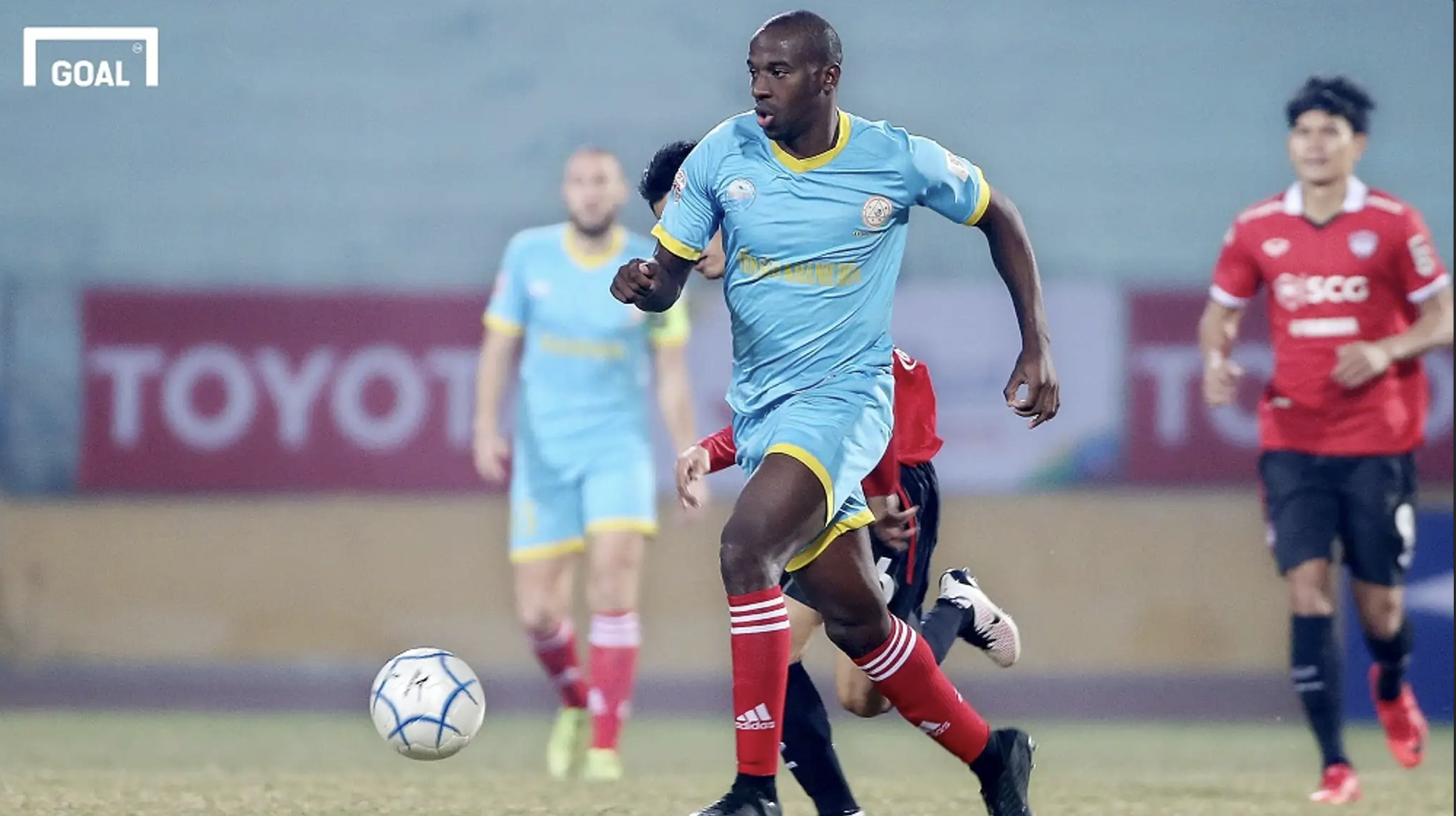 Thi đấu ở Việt Nam, các ngoại binh V.League kể gì với báo chí quê nhà?- Ảnh 4.