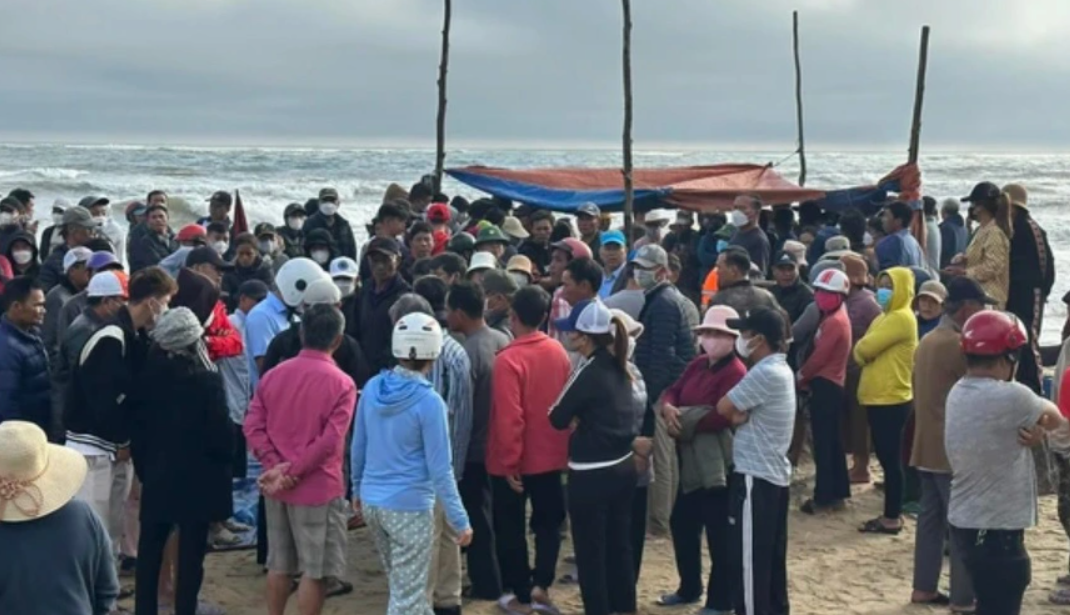 Tìm thấy thi thể nạn nhân vụ chìm thuyền chở 8 người ra biển câu cá thư giãn không trình báo- Ảnh 1.