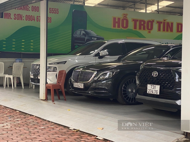 Không còn ai mua xe ngày cận Tết, showroom ô tô vắng như "chùa Bà Đanh" vẫn mở cửa chờ khách- Ảnh 2.