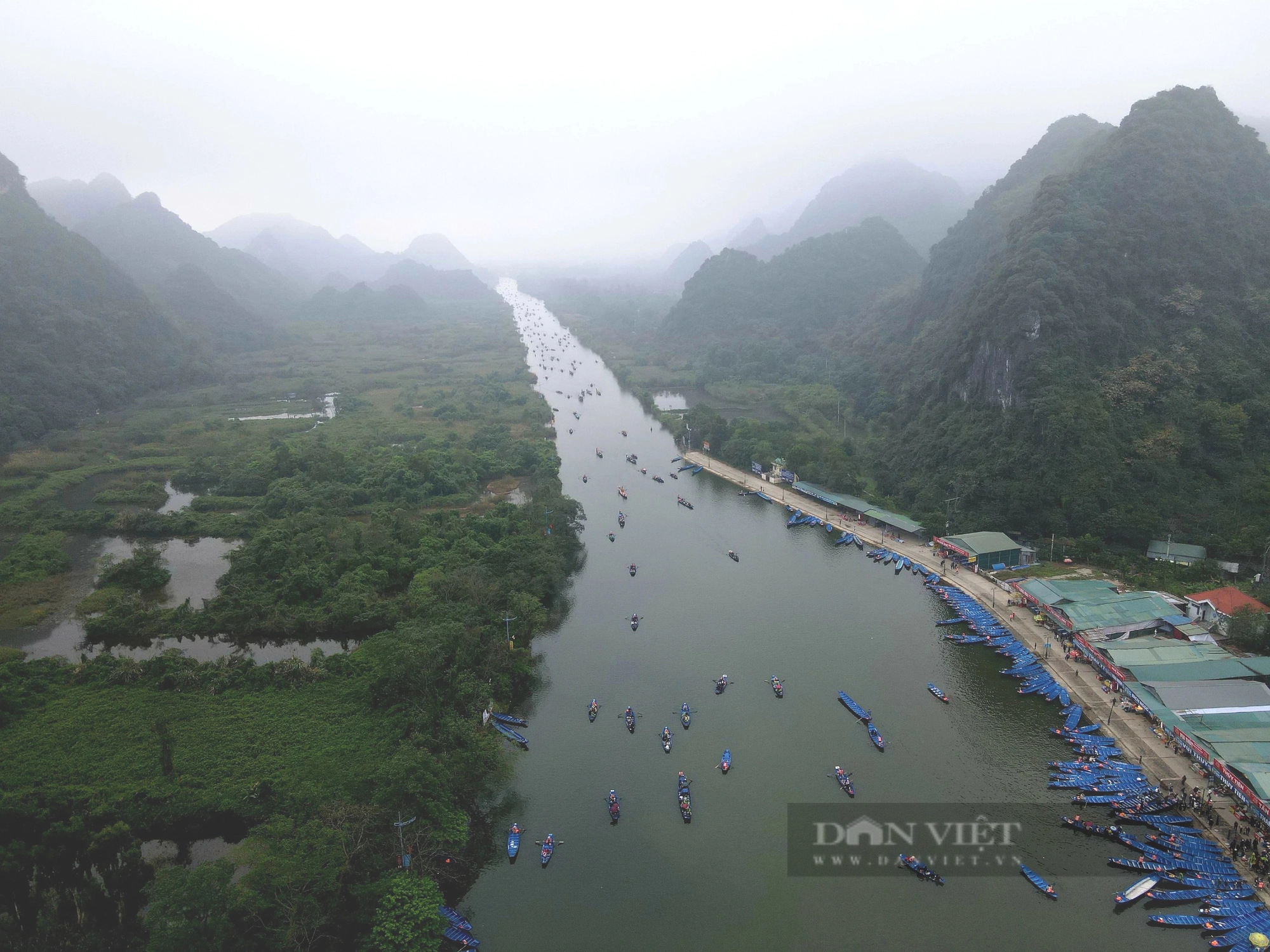 "Ma trận" tâm linh, cúng lễ cầu con và trò bịp quanh khu vực Chùa Hương- Ảnh 1.