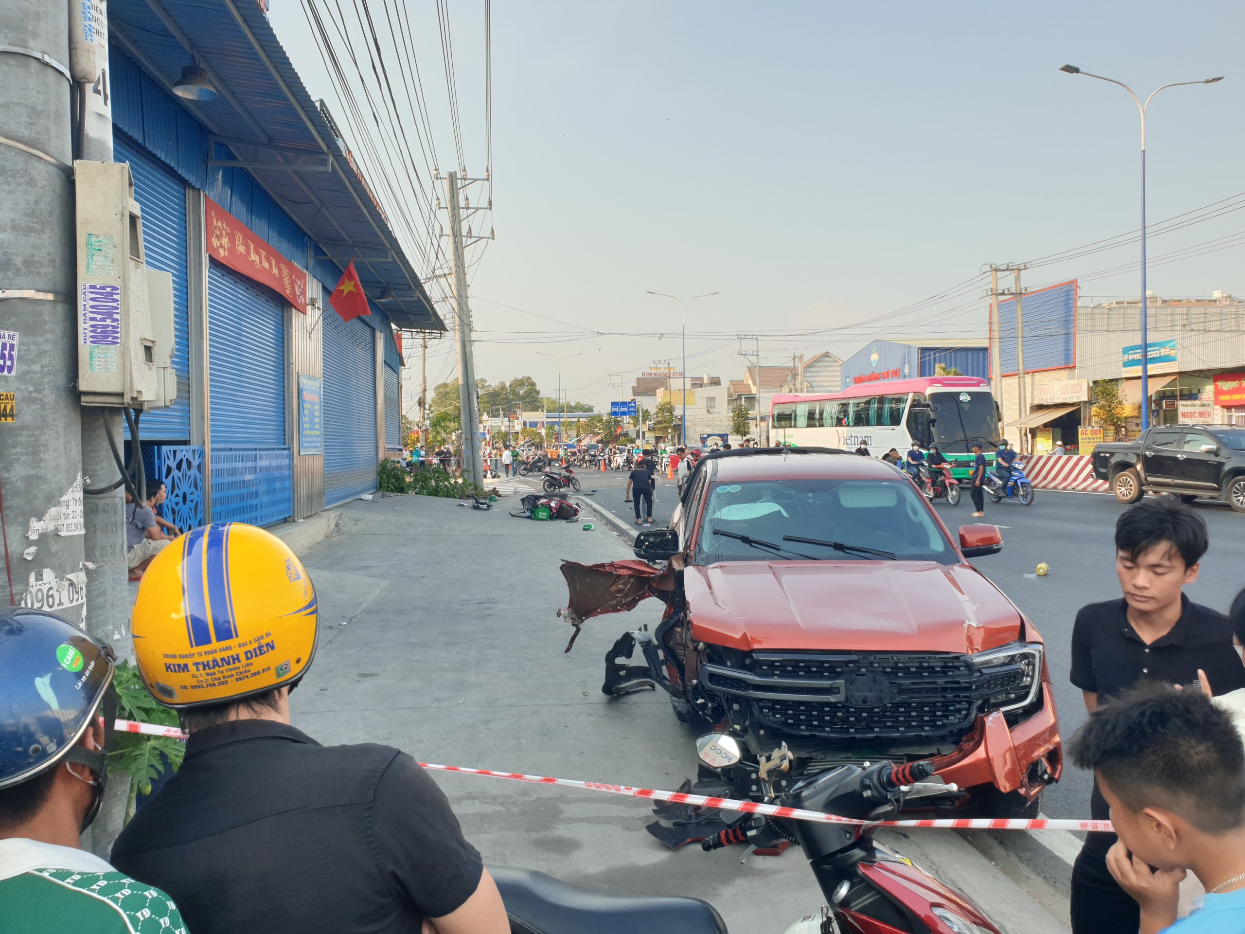 Tài xế xe bán tải "càn quét" xe máy làm 1 người chết, nhiều người bị thương ở Bình Dương không "dính" cồn, ma túy- Ảnh 2.