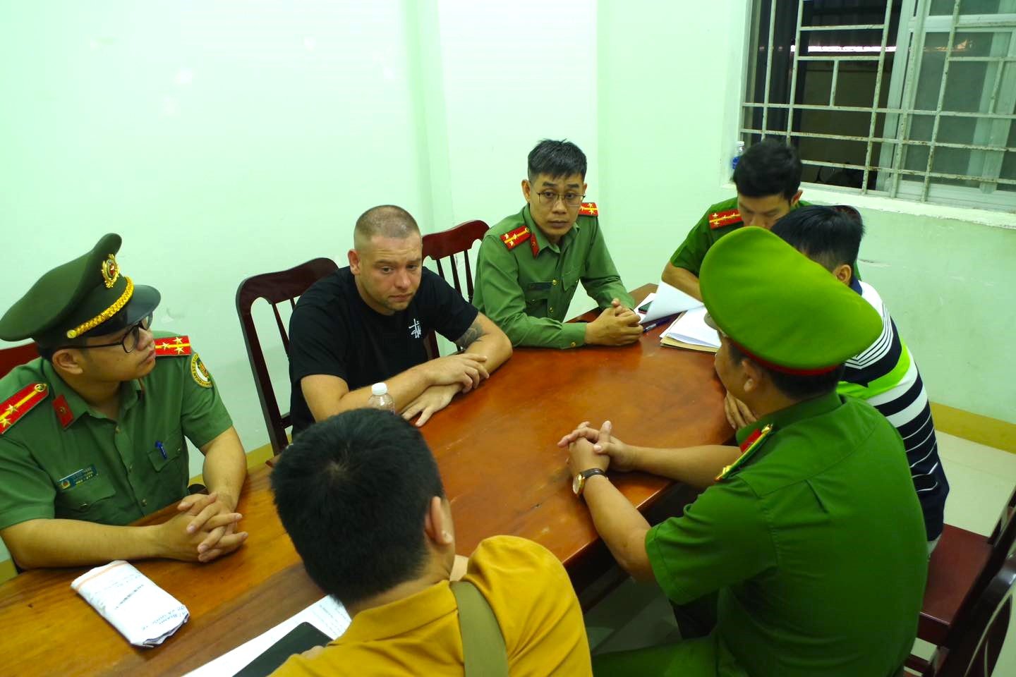 Bắt đối tượng mang quốc tịch Nga bị Interpol truy nã về tội giết người khi đang lẩn trốn ở Ninh Thuận- Ảnh 1.