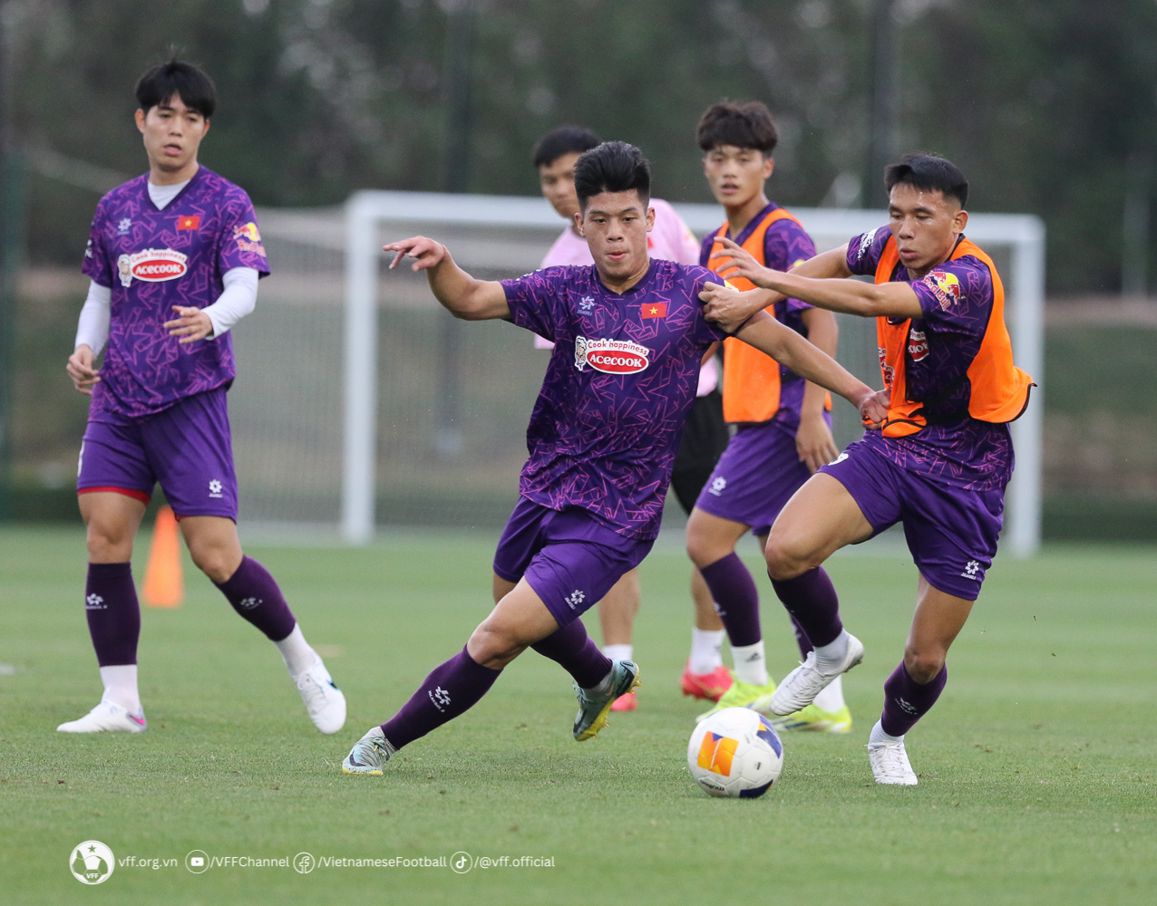 Tiền vệ Nguyễn Thái Sơn: "Tôi không bỡ ngỡ khi tập trung cùng U23 Việt Nam"- Ảnh 3.