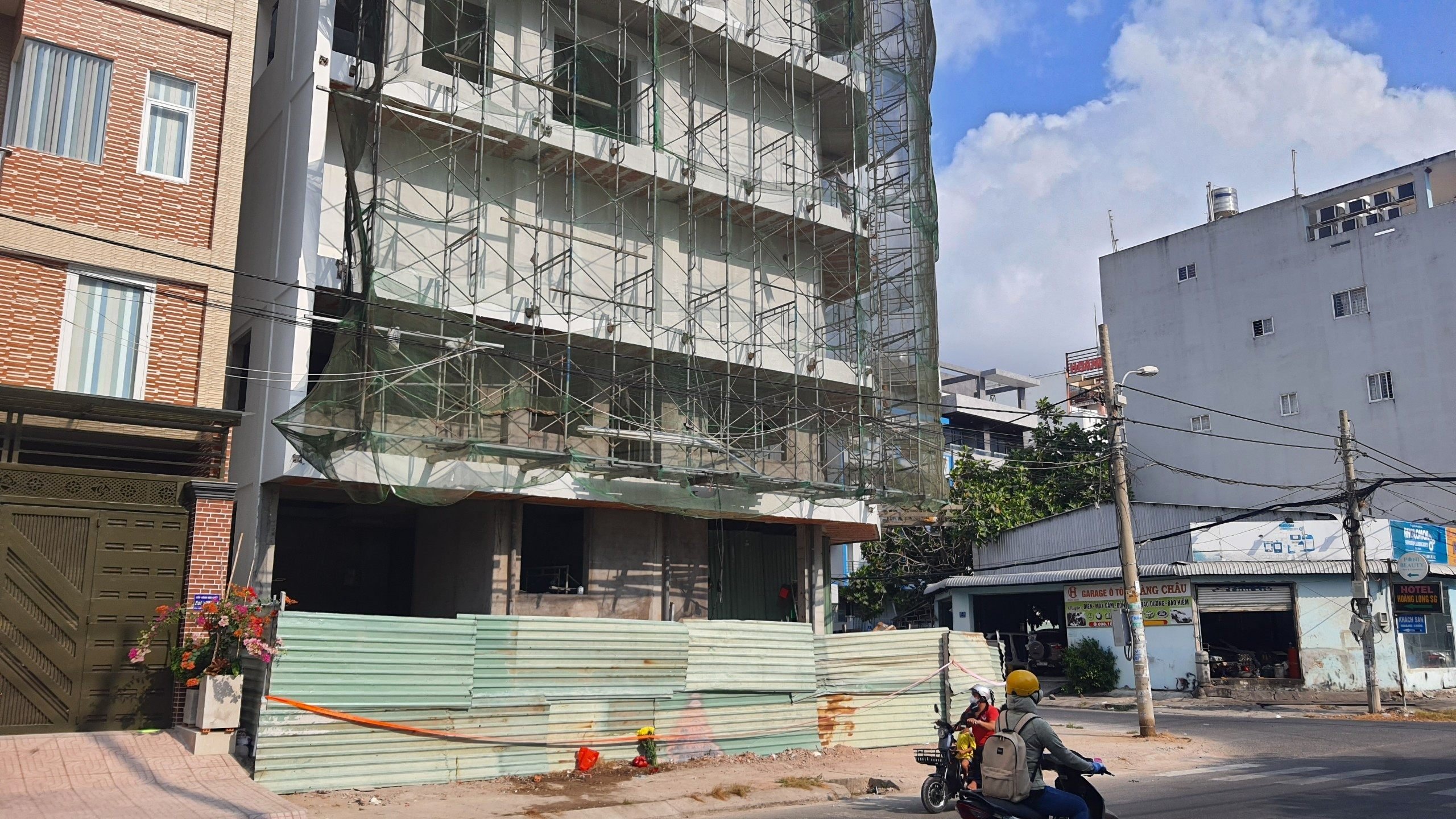 Một phụ nữ tử vong tại công trình đang xây dựng ở quận 8, TP.HCM, nghi rơi từ tầng cao- Ảnh 1.