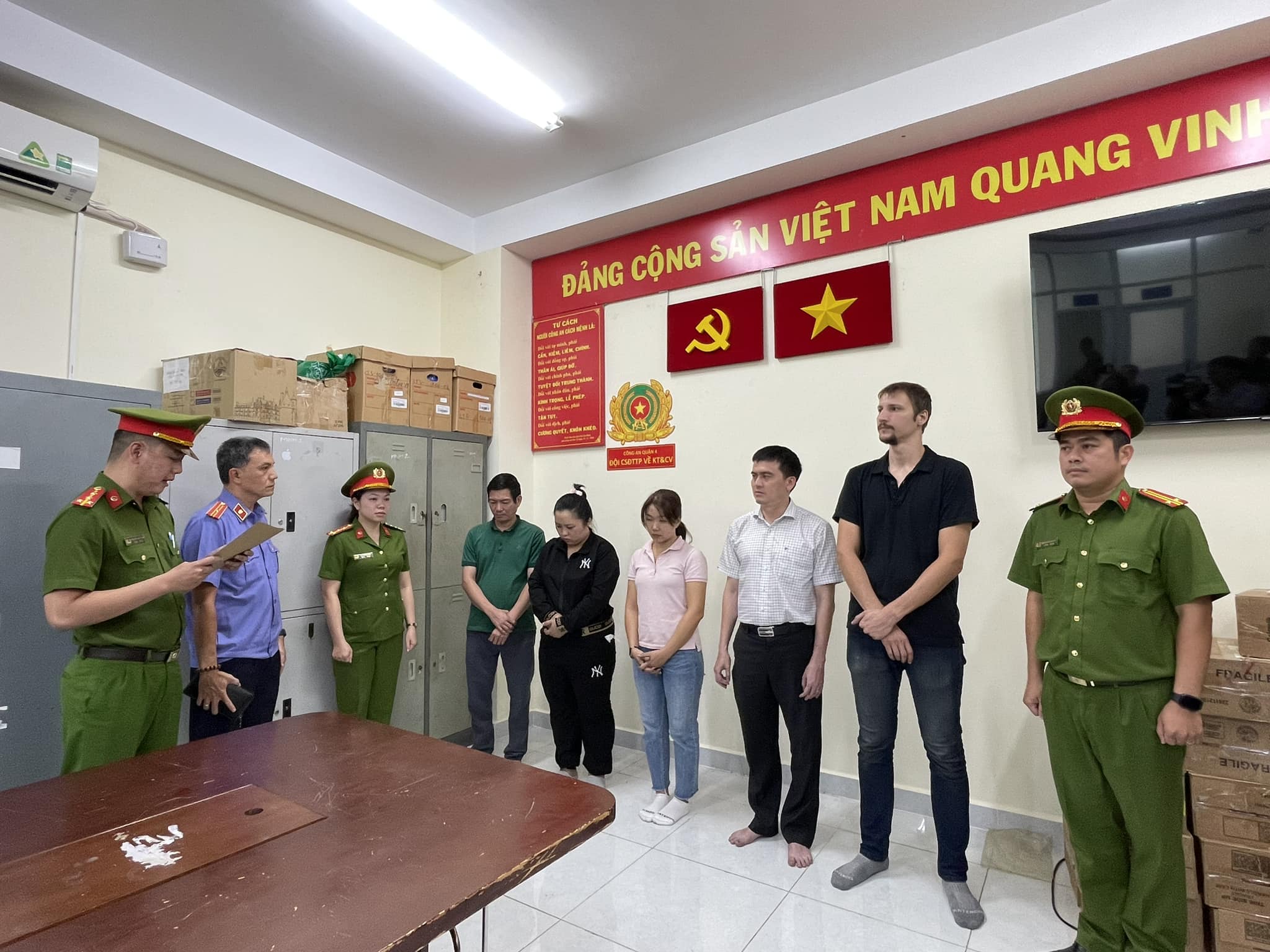 TP.HCM: Đánh sập đường dây tín dụng đen ATM Online, cho vay gần 4.000 tỷ, thu lợi 600 tỷ đồng- Ảnh 1.