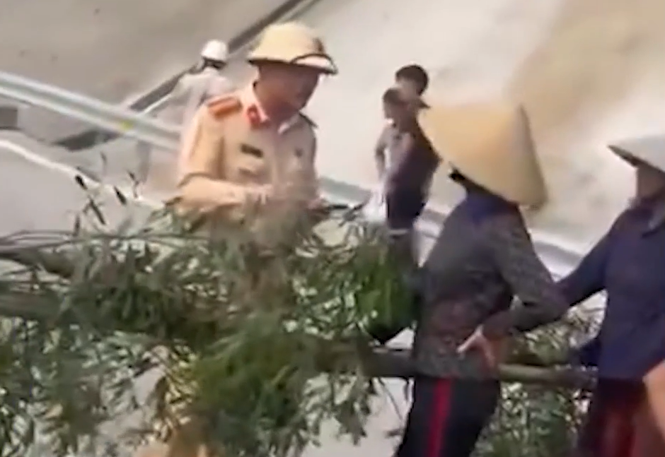 Người dân đồng ý mức đền bù, không mang cây chặn xe trước giờ thông 30km cao tốc Diễn Châu - Bãi Vọt- Ảnh 2.