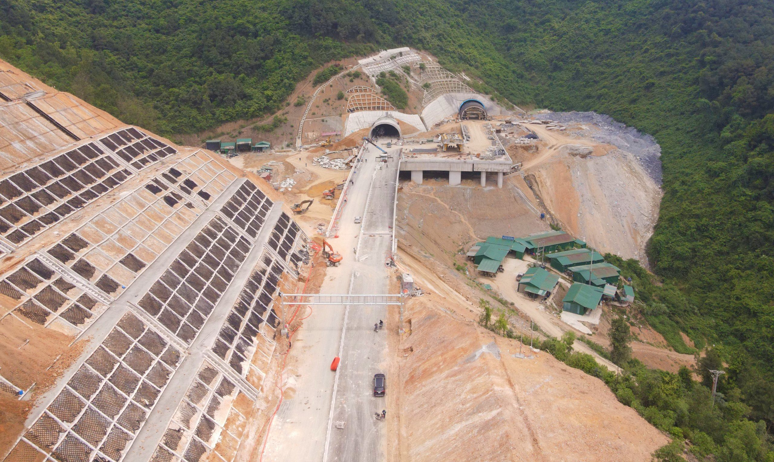 Ngắm toàn cảnh 30km đầu tiên trên dự án cao tốc Diễn Châu - Bãi Vọt được thông xe- Ảnh 7.